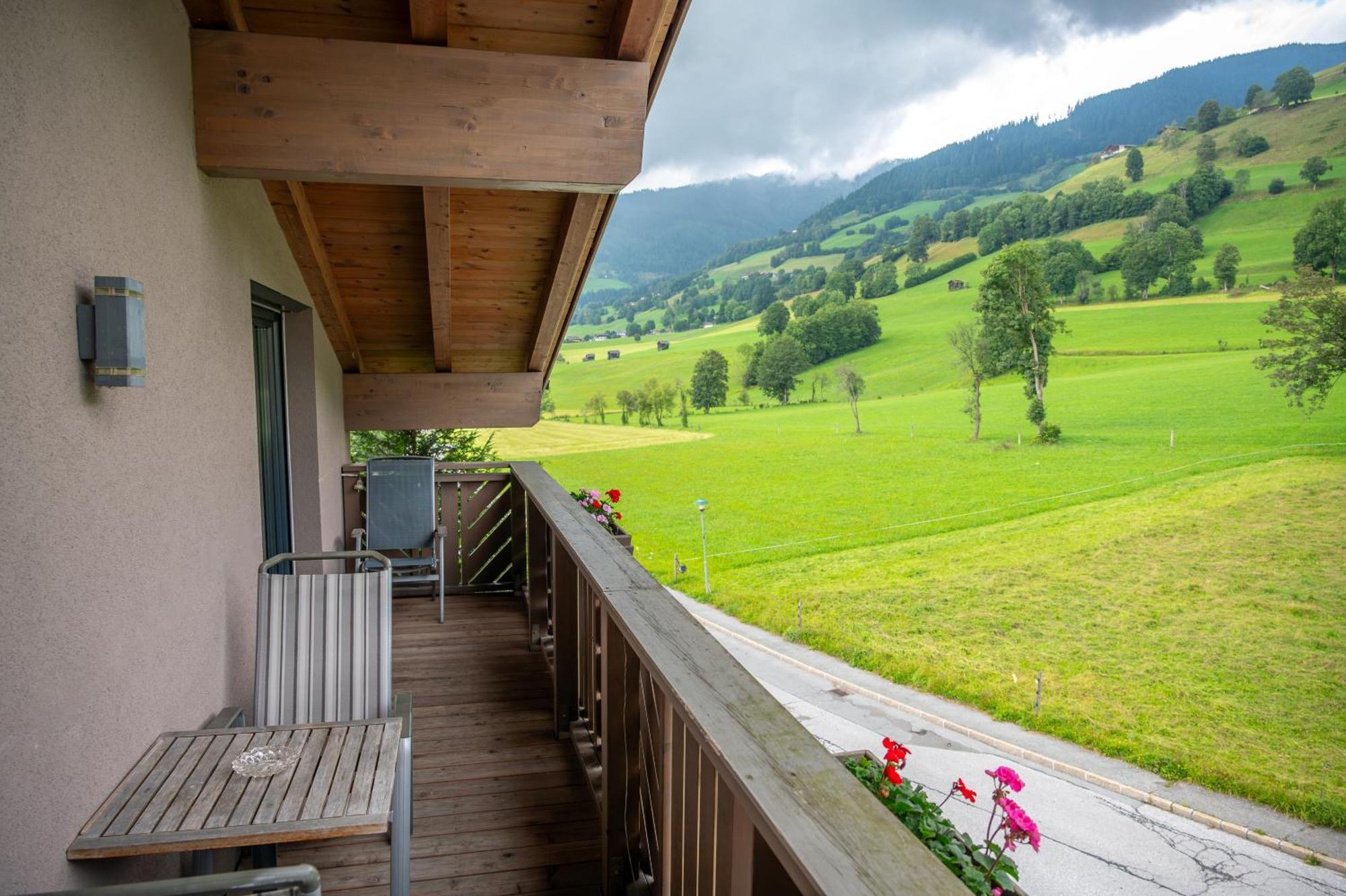 Haus Piesendorf Apartment Bagian luar foto